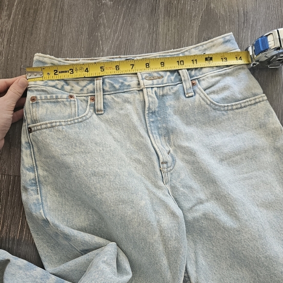Abercrombie & Fitch Mom Jean Light Wash Size 26/2 - Picture 5 of 6